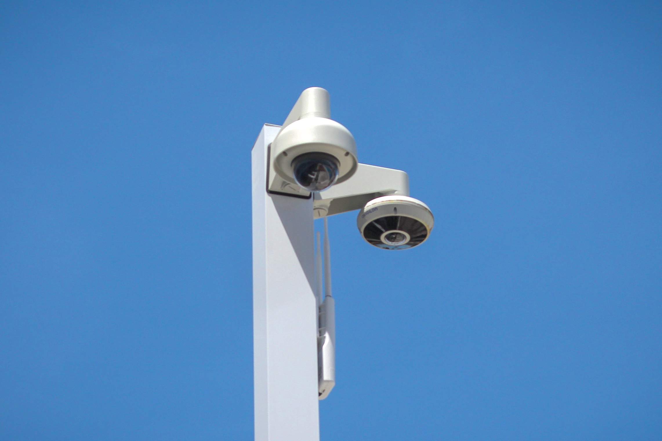 Referência Mundial em IP Câmeras suecas de altíssima qualidade com tecnologia Zipstream para otimização de banda e armazenamento. Ideais para projetos corporativos e residenciais premium que exigem resolução 4K, análise de vídeo embarcada e extrema confiabilidade. Resistência comprovada em ambientes externos severos e baixíssima taxa de falhas.